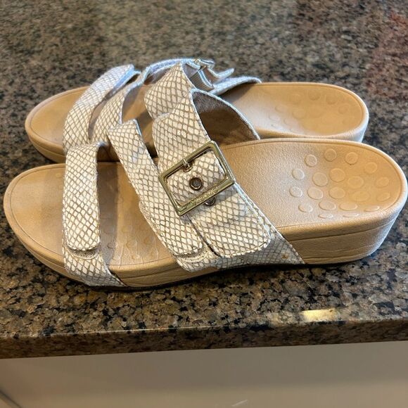 Vionic Strappy Sandals Size 7 - Picture 2 of 5